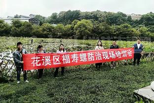 布克：球队仍在摸索如何调整空间 今晚很多队友把握住了机会